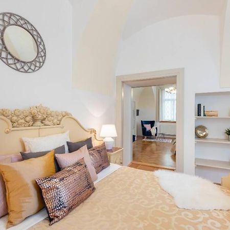 Rose Apartments / Romantic & Cozy / City Center Prag Dış mekan fotoğraf