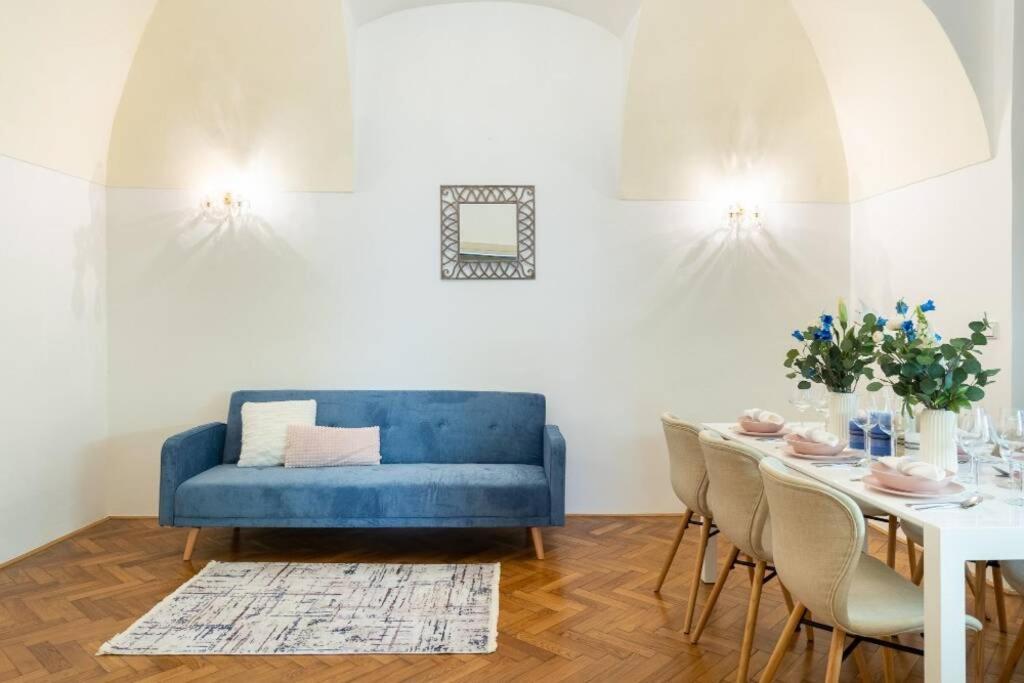 Rose Apartments / Romantic & Cozy / City Center Prag Dış mekan fotoğraf