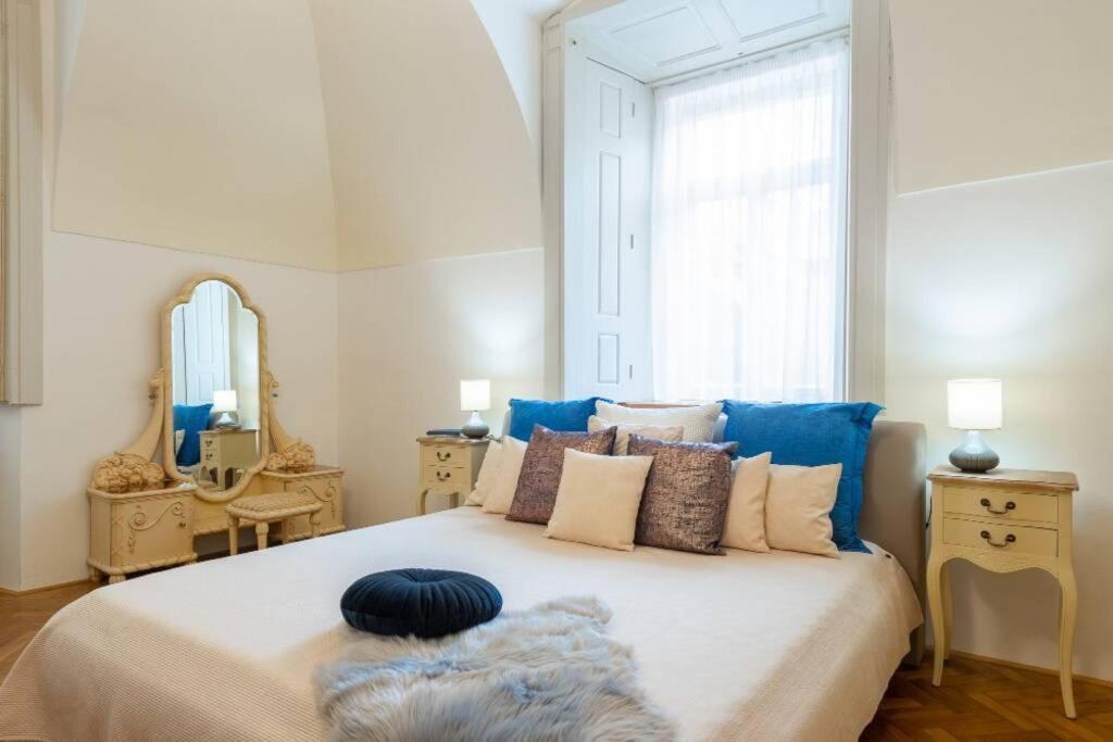 Rose Apartments / Romantic & Cozy / City Center Prag Dış mekan fotoğraf