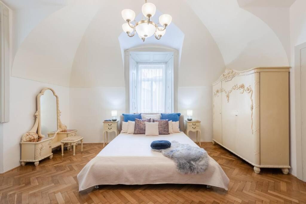 Rose Apartments / Romantic & Cozy / City Center Prag Dış mekan fotoğraf