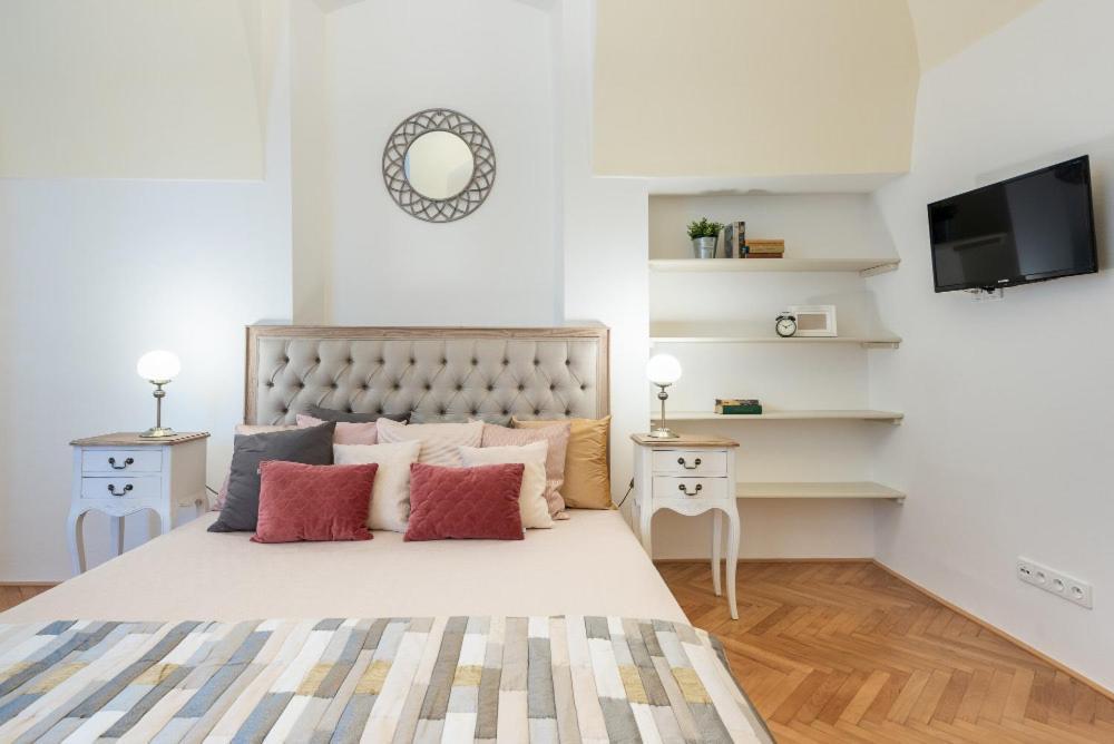 Rose Apartments / Romantic & Cozy / City Center Prag Dış mekan fotoğraf
