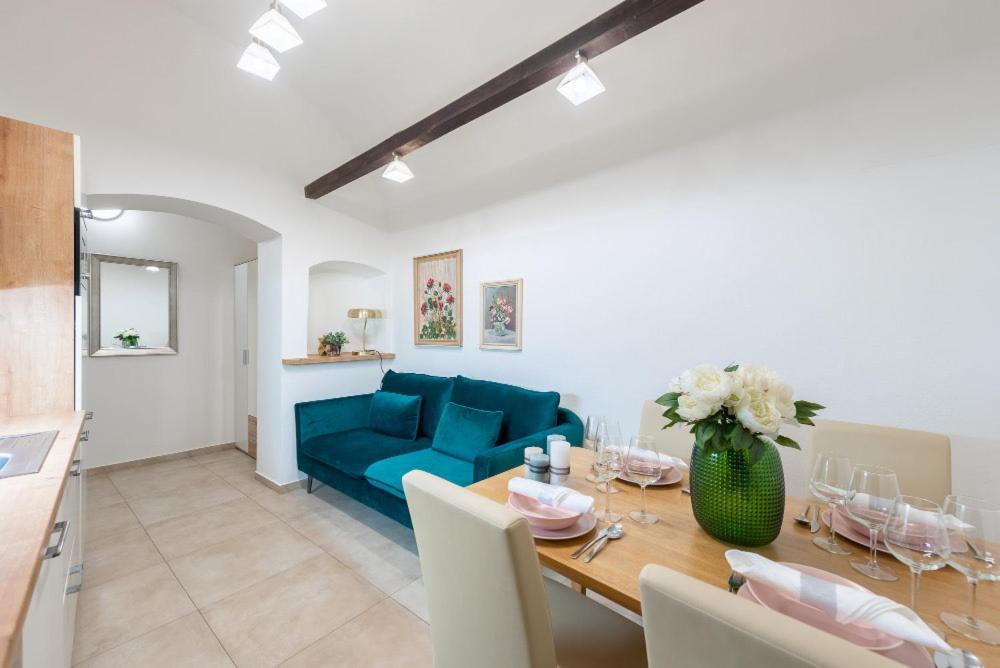 Rose Apartments / Romantic & Cozy / City Center Prag Dış mekan fotoğraf